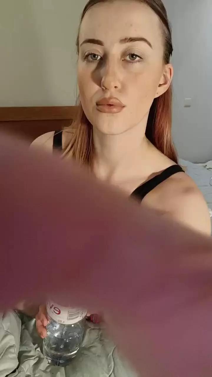 Offline SusieRedd on Cam4