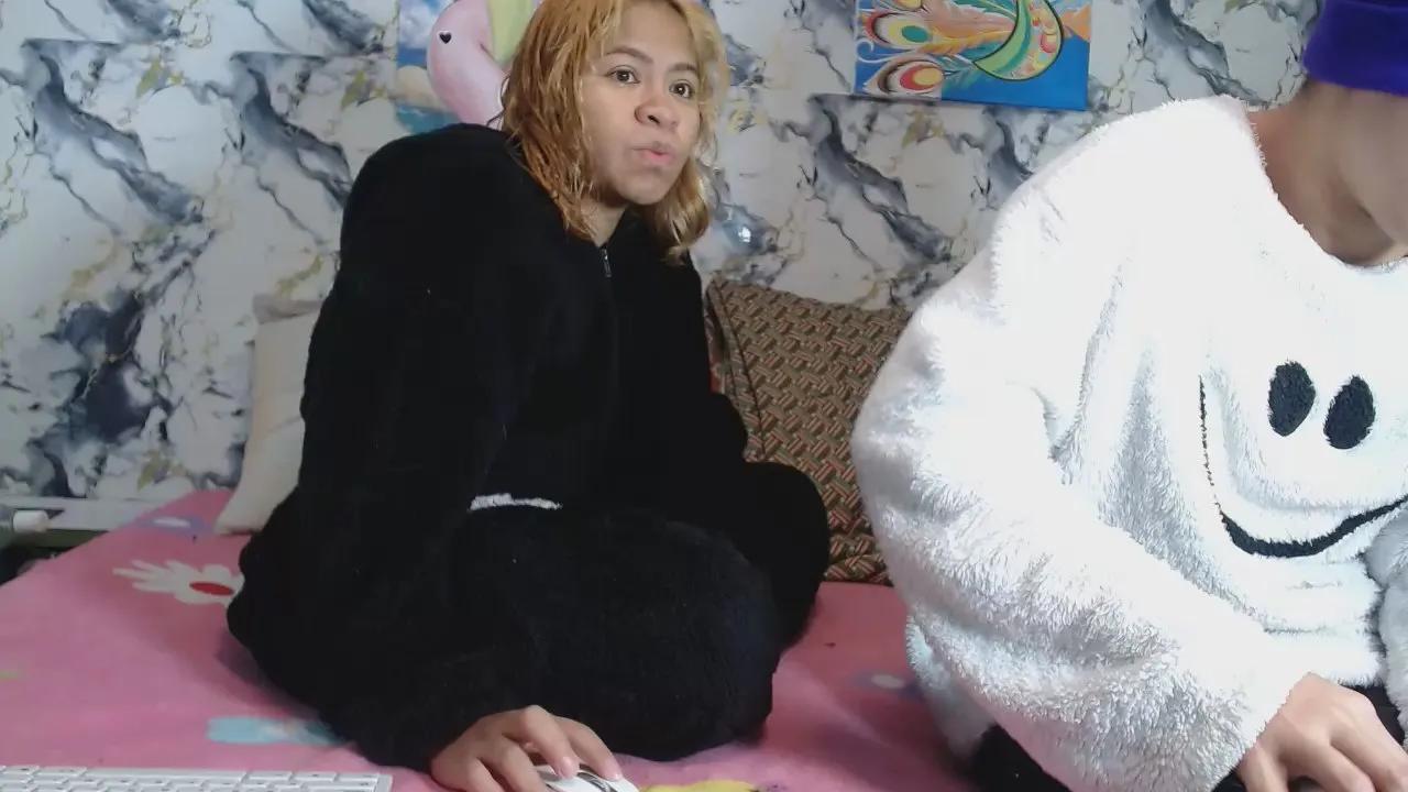 Offline Sweets_19 on Cam4