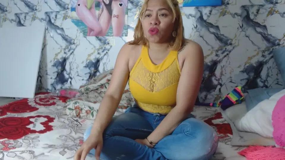 Offline Sweets_19 on Cam4