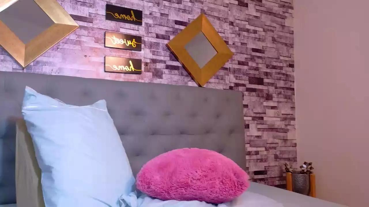 Offline Tamara_Collinss on Cam4