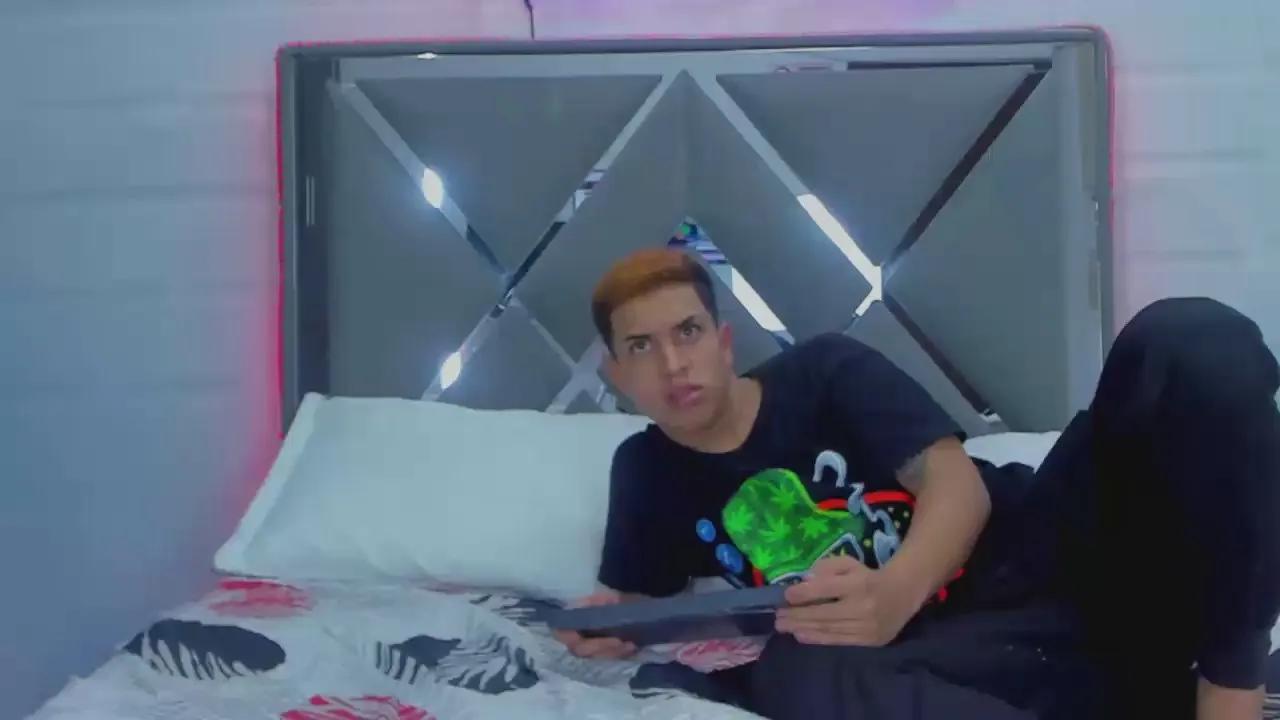 Freechat TeenLustLive on Cam4