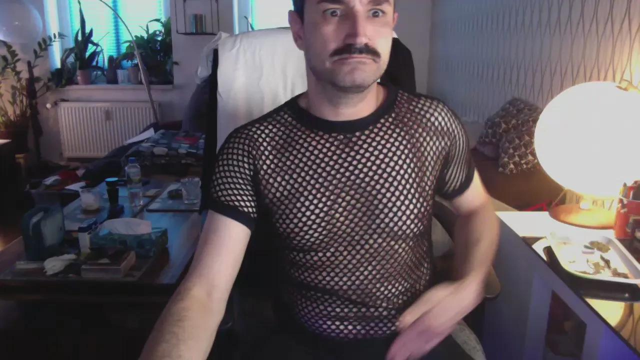 Offline tom0819 on Cam4