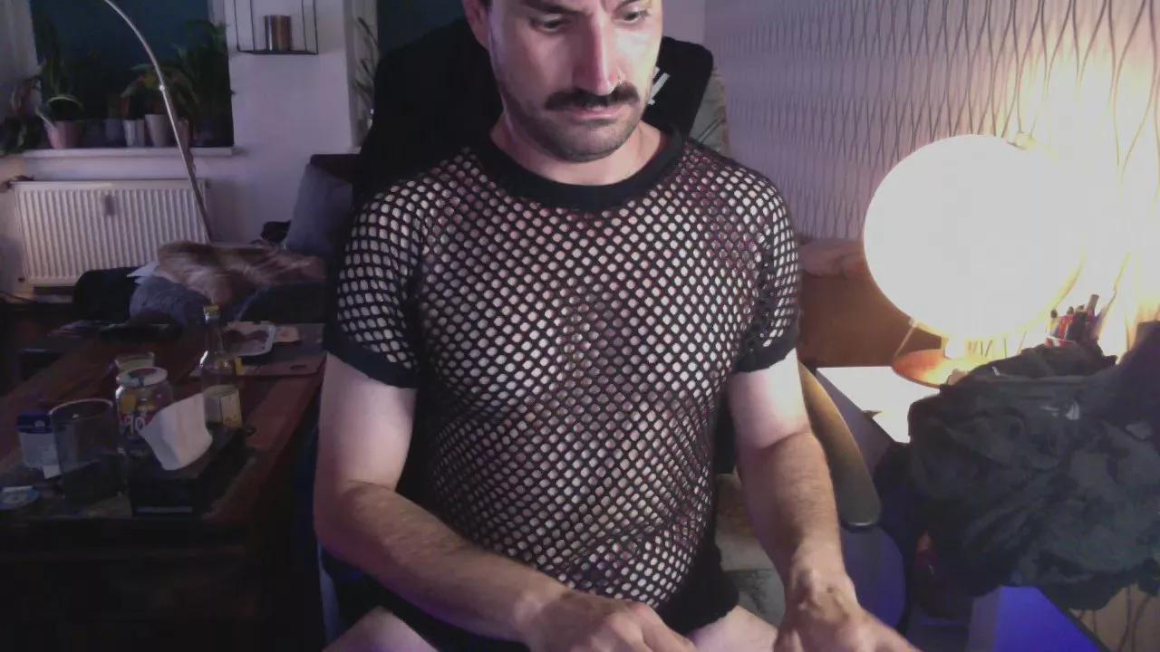 Offline tom0819 on Cam4