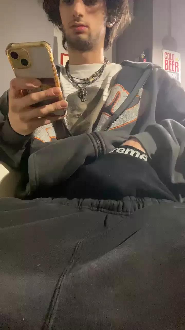 Offline Tony20cc on Cam4