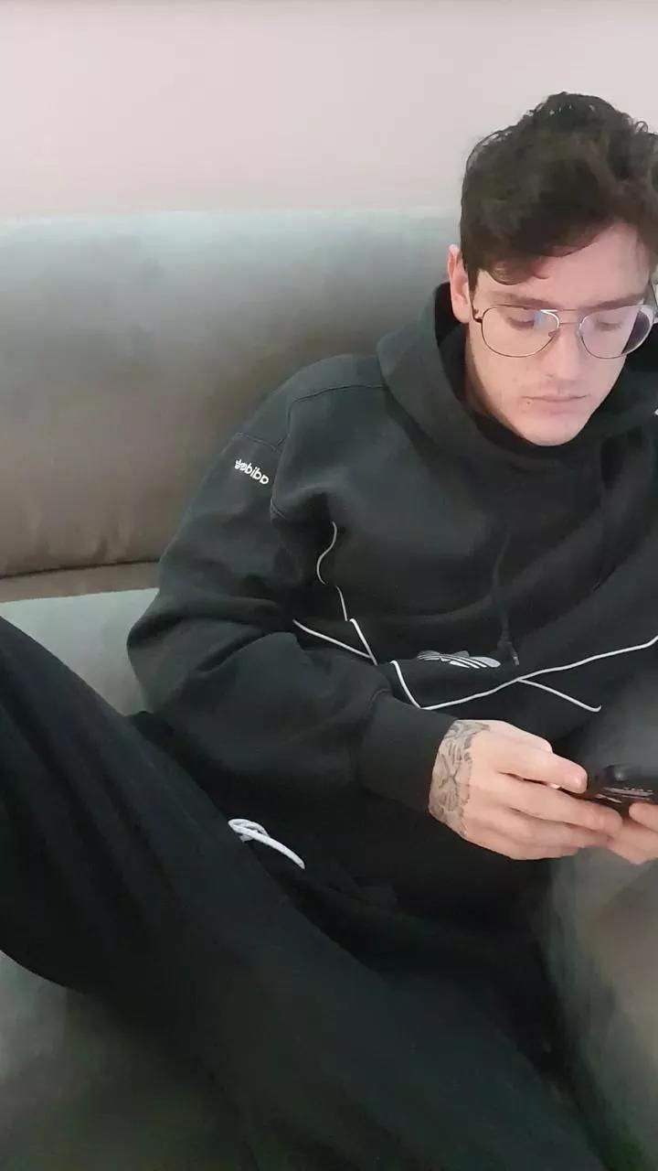 Offline WetDream20 on Cam4