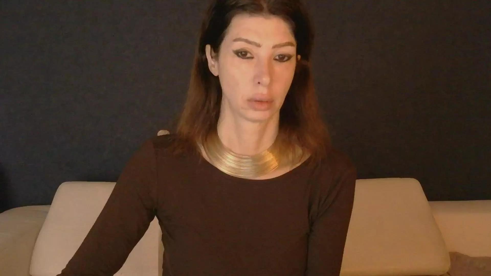 Offline Whitequeen88 on Cam4