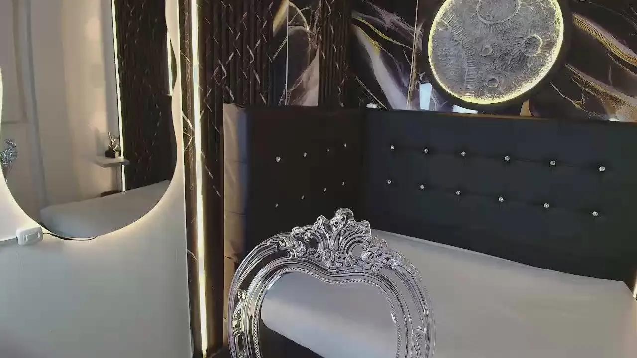 Offline Witch_Scarlet2 on Cam4