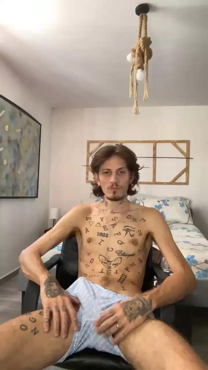 Offline Xxxciroxxx on Cam4