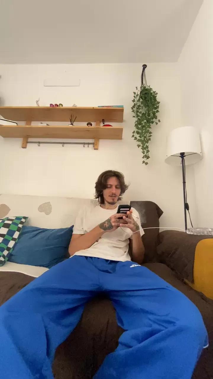 Offline Xxxciroxxx on Cam4