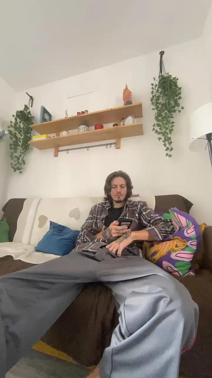 Offline Xxxciroxxx on Cam4