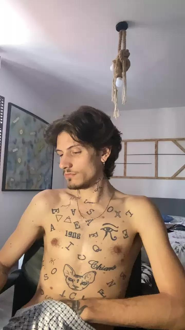 Offline Xxxciroxxx on Cam4