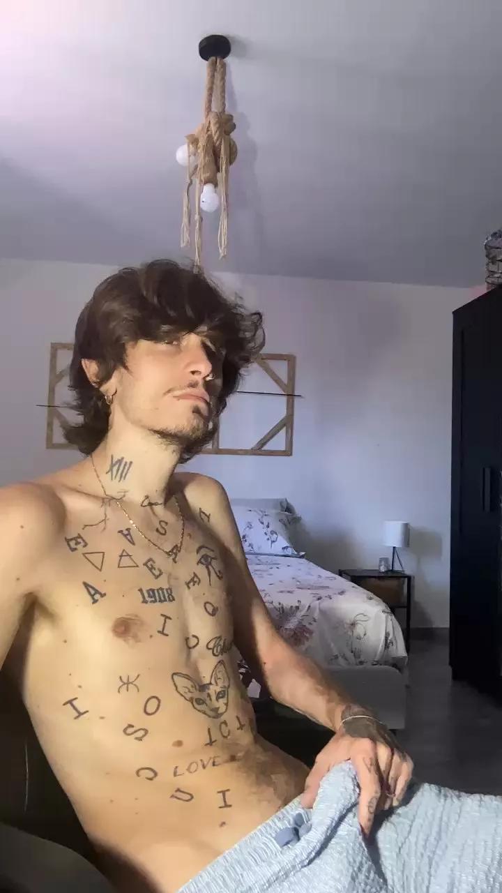 Offline Xxxciroxxx on Cam4