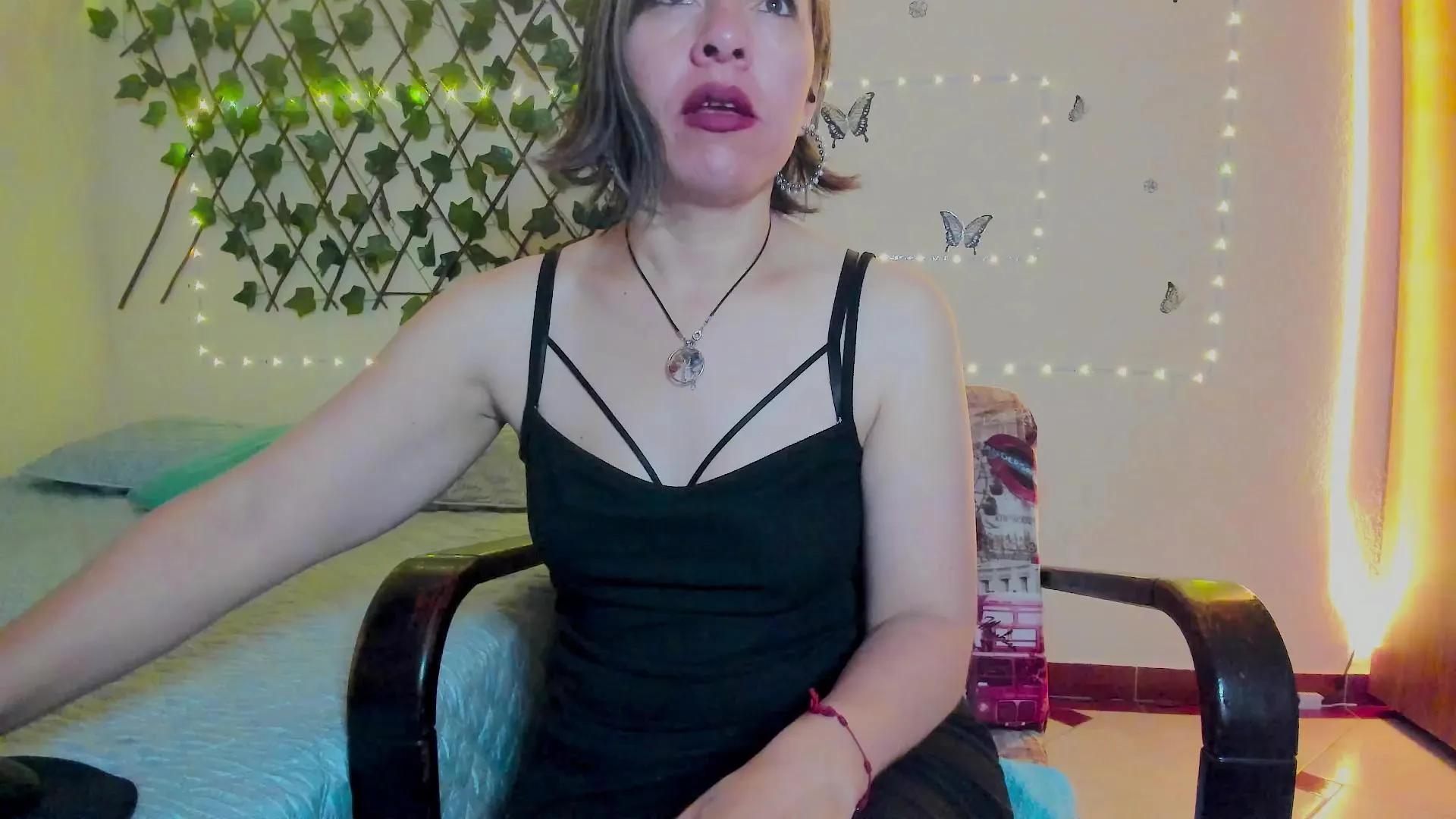 Offline your_hot_wolf on Cam4