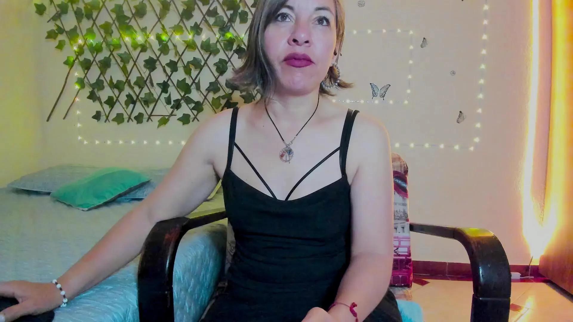 Offline your_hot_wolf on Cam4