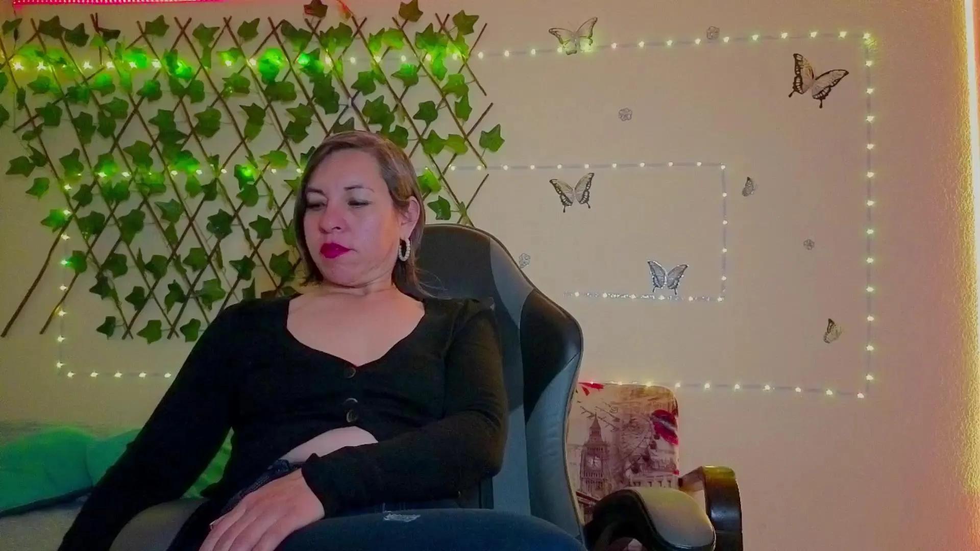 Offline your_hot_wolf on Cam4