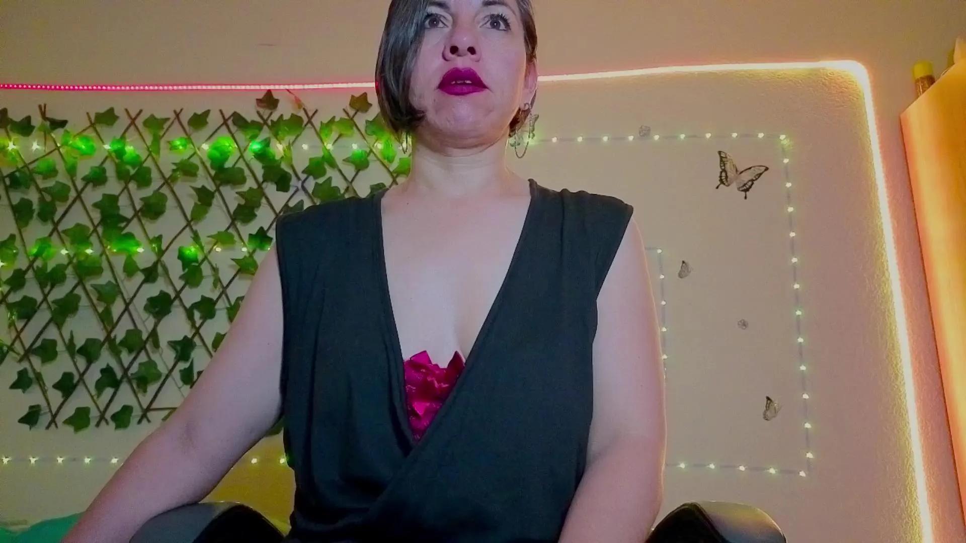 your_hot_wolf —  #deepthroat #feet #blowjob #masturbation #pussy #bigass #squirt