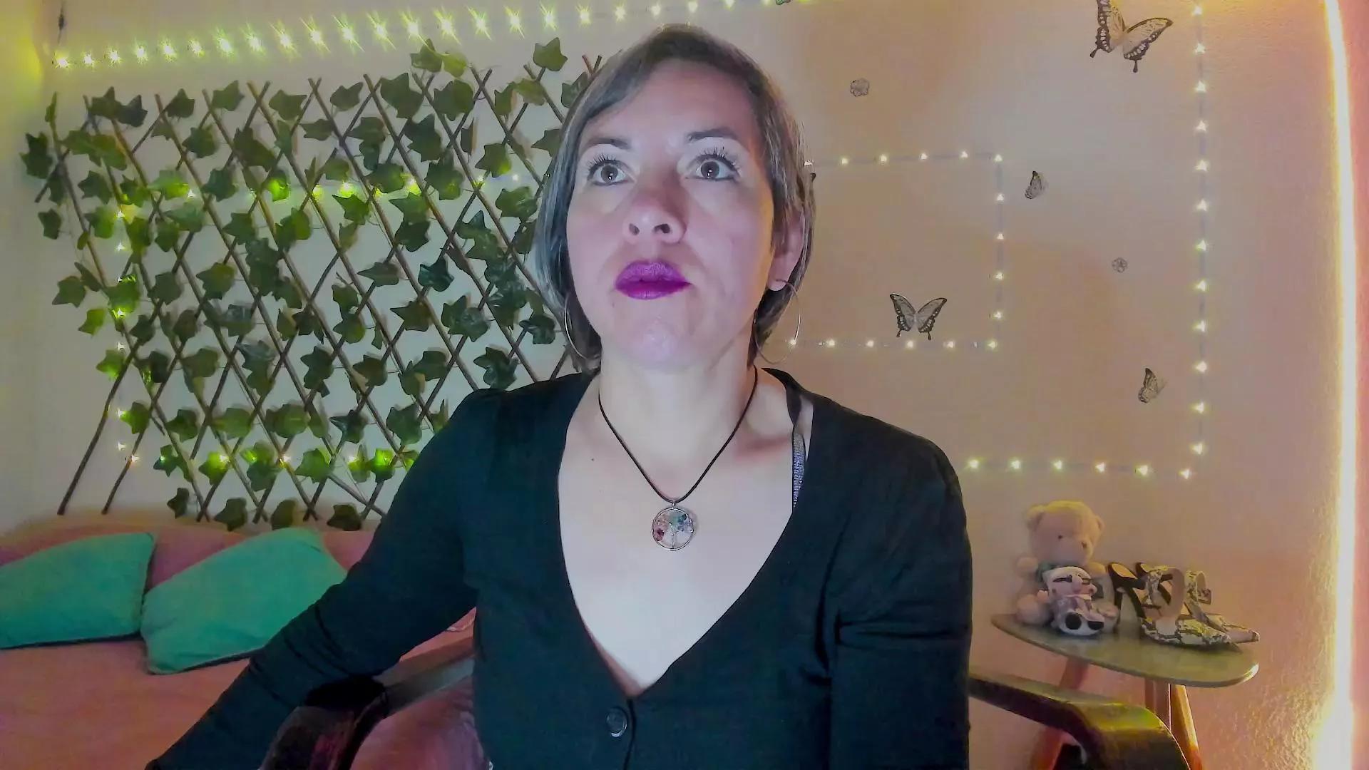 Offline your_hot_wolf on Cam4