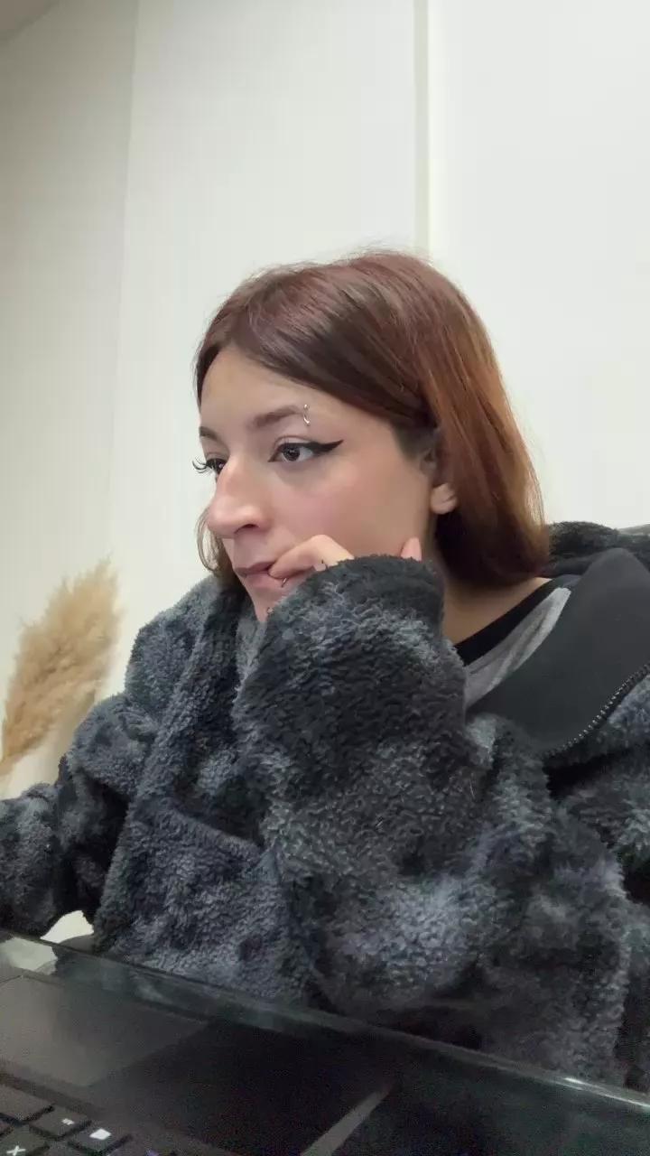 Offline yourbabyyy on Cam4