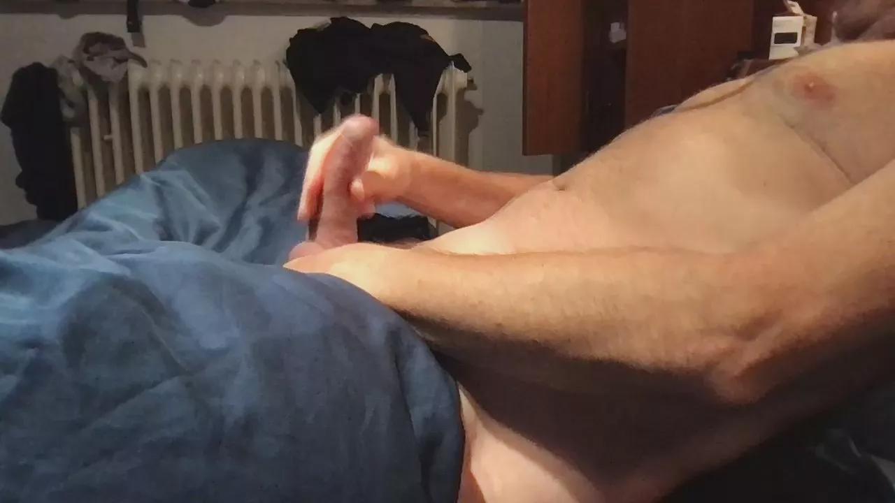 Offline Zeigegeiler69 on Cam4