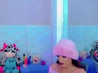 alanna-dollsx on CamSoda 