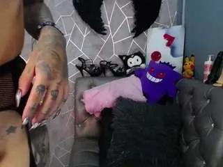 Offline amelierousee on CamSoda