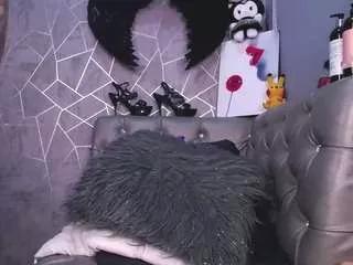 Offline amelierousee on CamSoda