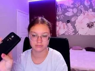 Offline angelinalow on CamSoda