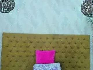 Freechat arianadiosa on CamSoda