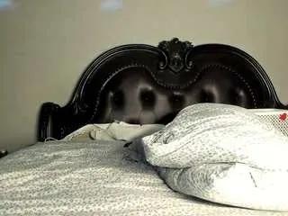 Offline bigbootysarenalove on CamSoda