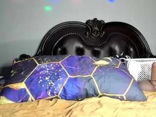 Offline bigbootysarenalove on CamSoda