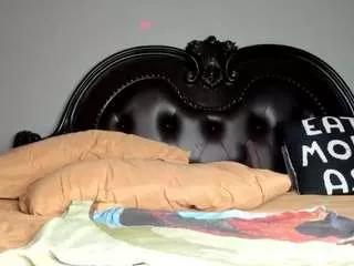 Offline bigbootysarenalove on CamSoda