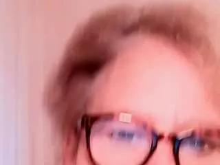 Offline blondecougar on CamSoda