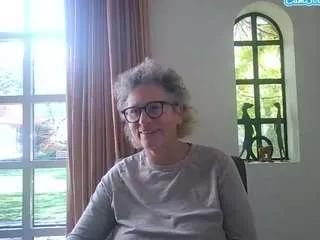 Offline blondecougar on CamSoda