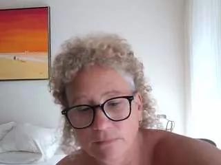 Offline blondecougar on CamSoda