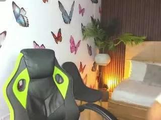 Freechat caro03x on CamSoda