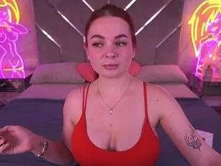Freechat carolinadia on CamSoda