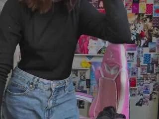 Offline chio-mio on CamSoda