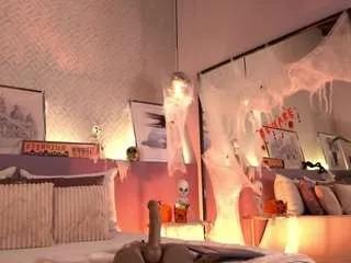 Freechat ellediane on CamSoda