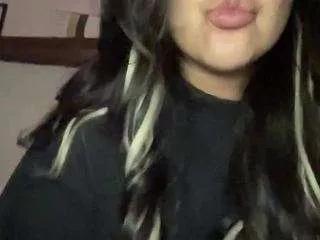 Offline ellumiie on CamSoda