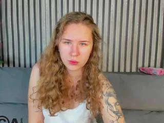 Offline elsiee-cuttiess on CamSoda