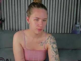 Offline elsiee-cuttiess on CamSoda