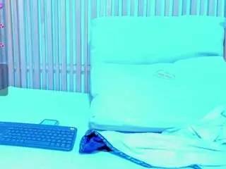 Offline emma-cleir on CamSoda