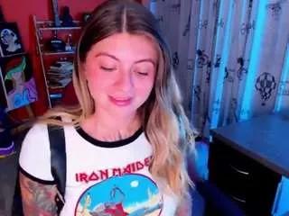 Offline emmaa-hostt on CamSoda