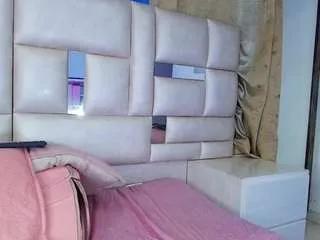 Freechat emmacurvy on CamSoda