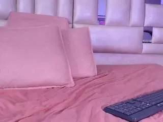 Freechat emmacurvy on CamSoda