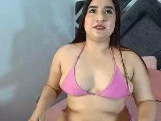 Freechat emmacurvy on CamSoda