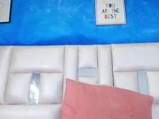 Freechat emmacurvy on CamSoda