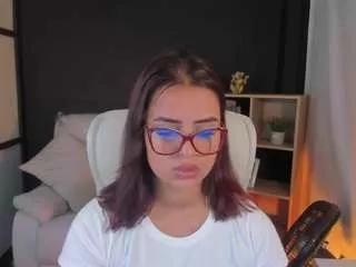 Freechat emmatorrees on CamSoda