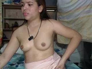 Offline fernanda2025 on CamSoda