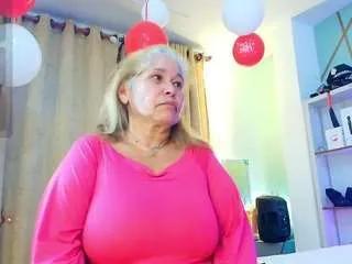 Offline girlamada on CamSoda